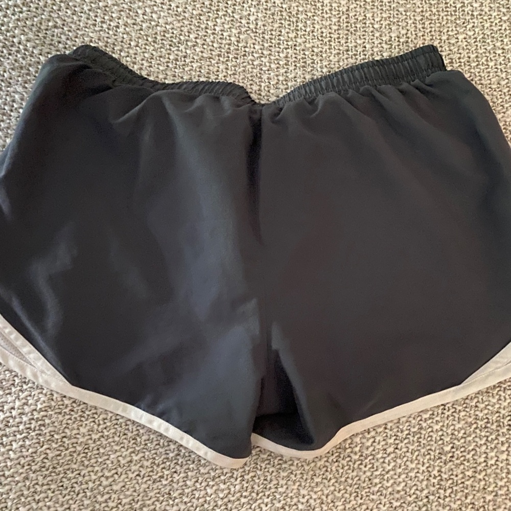 UNDER ARMOUR Grey/White Heatgear Running Shorts(M) - Picture 5 of 6
